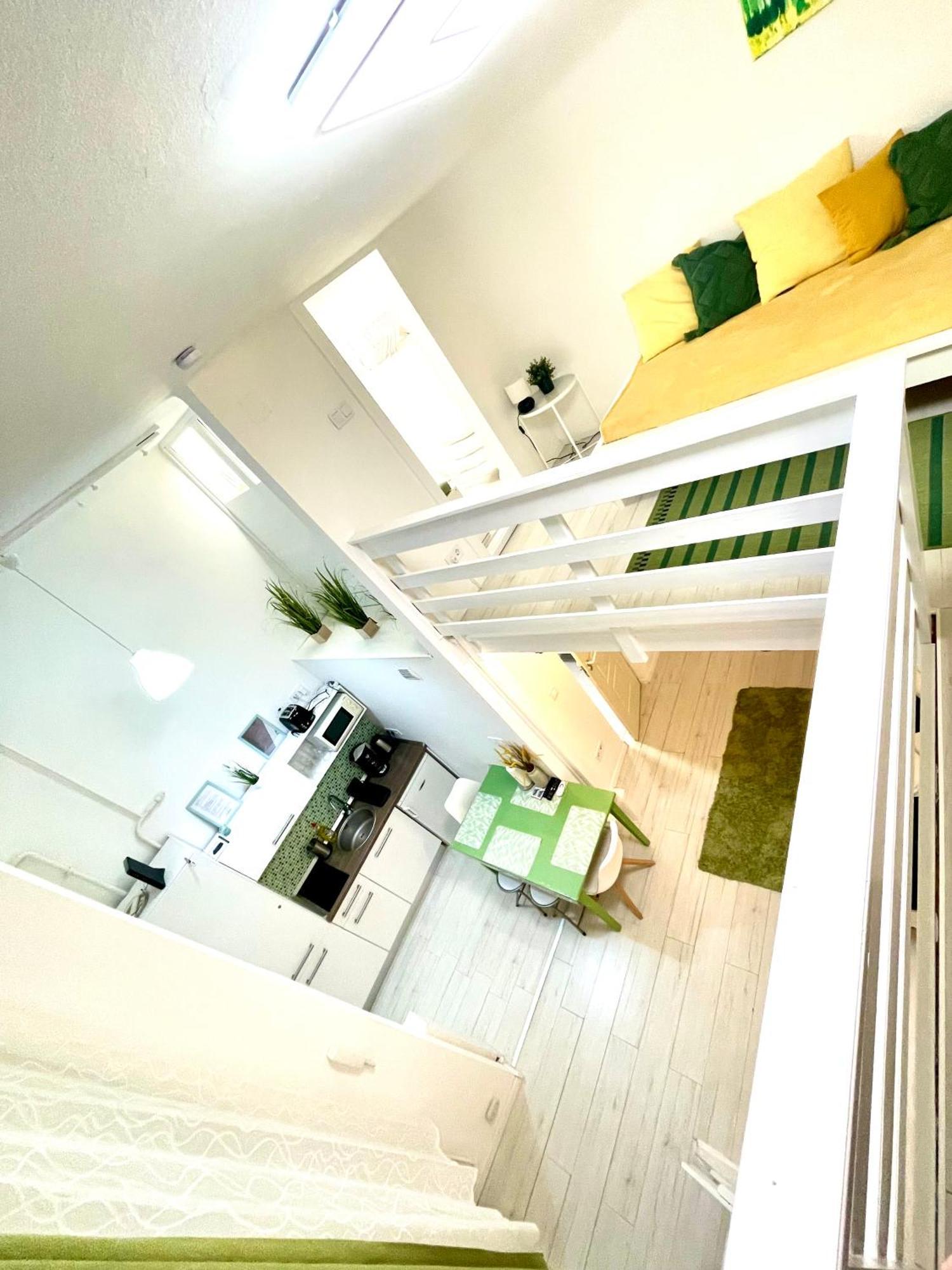 Teresian Apartment Near The Andrassy Street Free Air Conditioner Free Coffee بودابست المظهر الخارجي الصورة