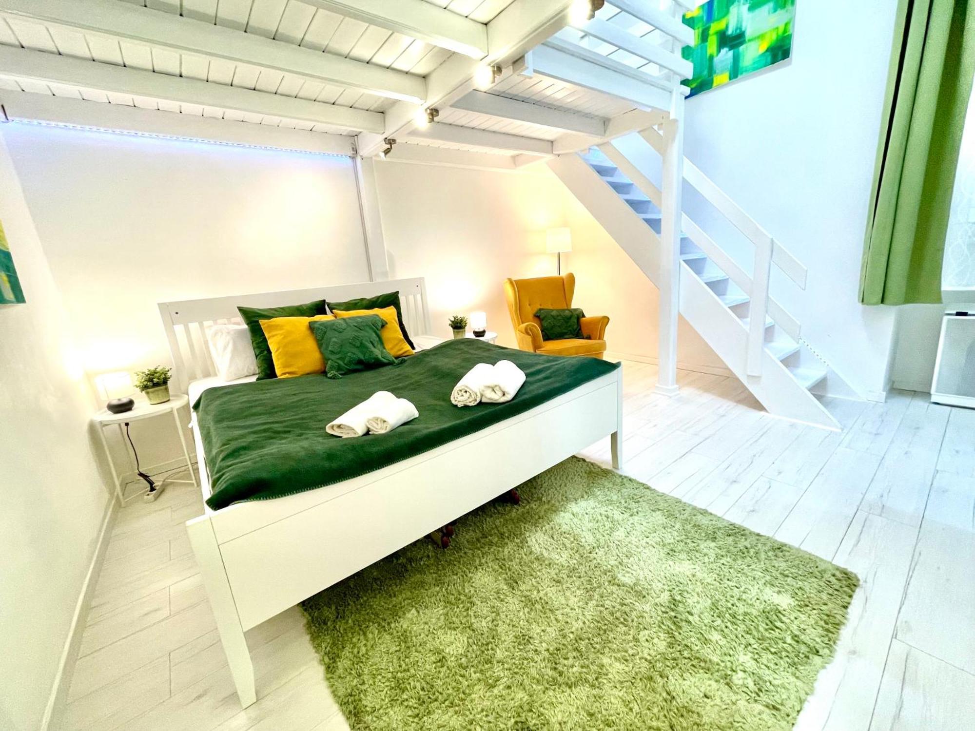 Teresian Apartment Near The Andrassy Street Free Air Conditioner Free Coffee بودابست المظهر الخارجي الصورة
