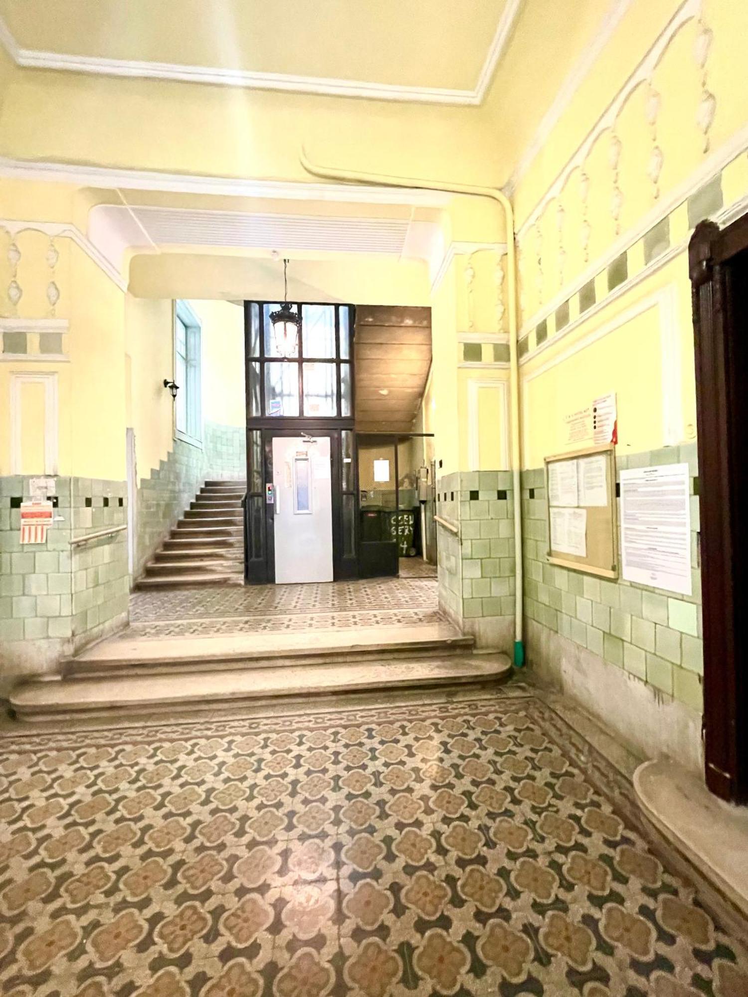 Teresian Apartment Near The Andrassy Street Free Air Conditioner Free Coffee بودابست المظهر الخارجي الصورة