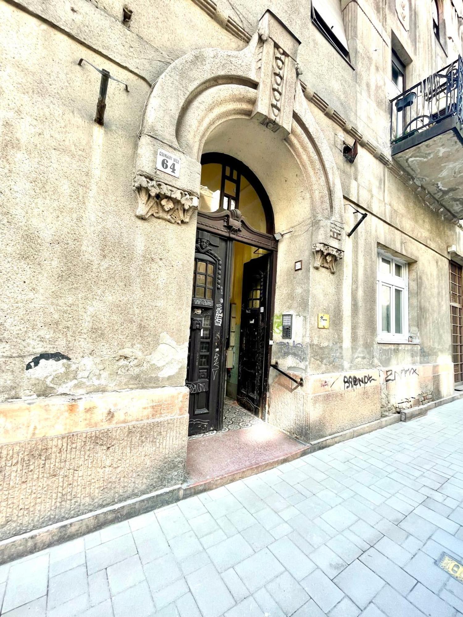 Teresian Apartment Near The Andrassy Street Free Air Conditioner Free Coffee بودابست المظهر الخارجي الصورة