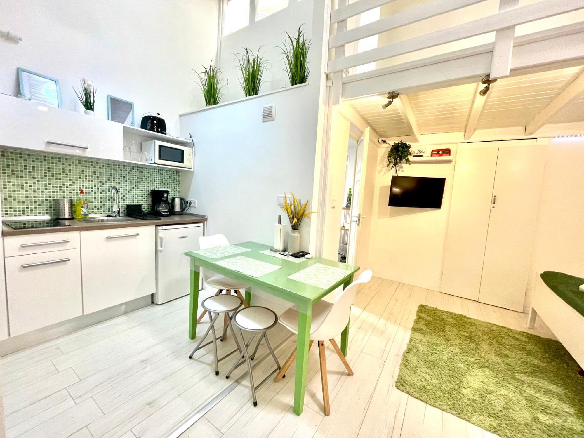 Teresian Apartment Near The Andrassy Street Free Air Conditioner Free Coffee بودابست المظهر الخارجي الصورة