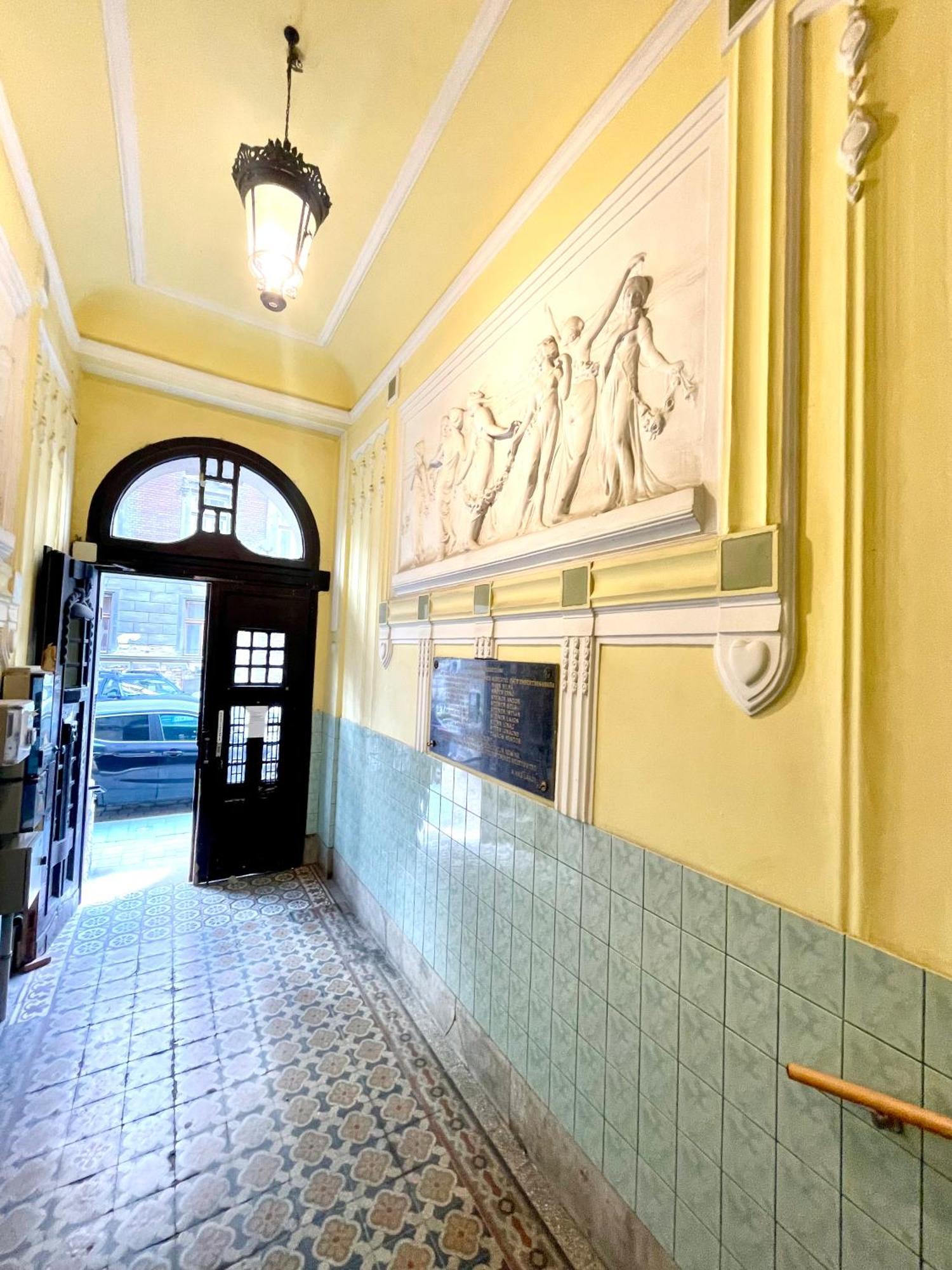 Teresian Apartment Near The Andrassy Street Free Air Conditioner Free Coffee بودابست المظهر الخارجي الصورة